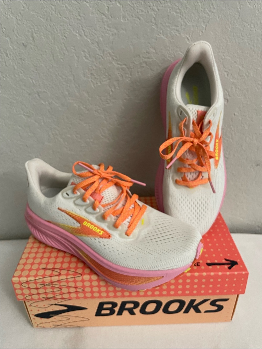 Brooks Women’s Ghost 17 Running Shoes Size 8 Coconut/Candy Limeade